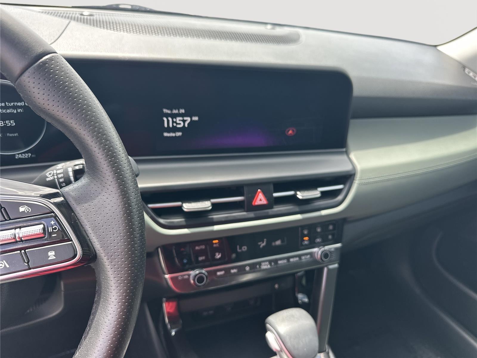 2024 Kia Seltos SX photo 11