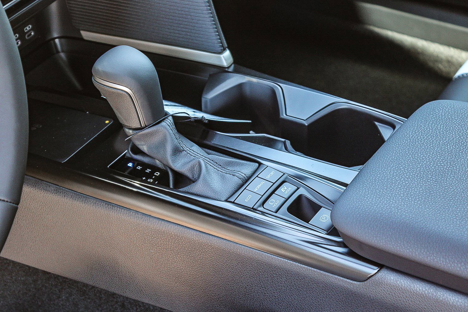 2025 Toyota Camry SE photo 20