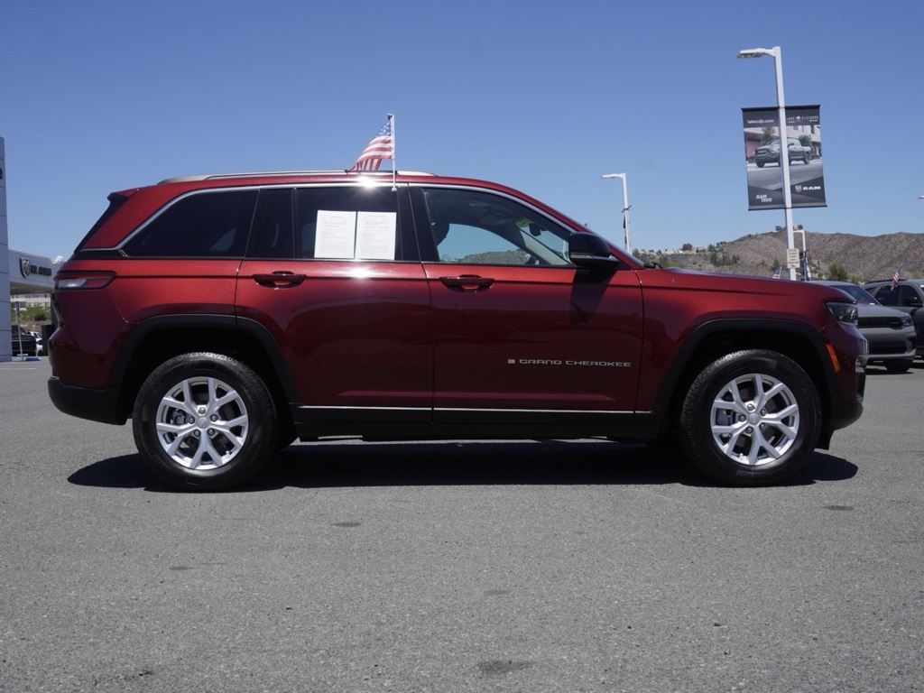 2023 Jeep Grand Cherokee Limited photo 2