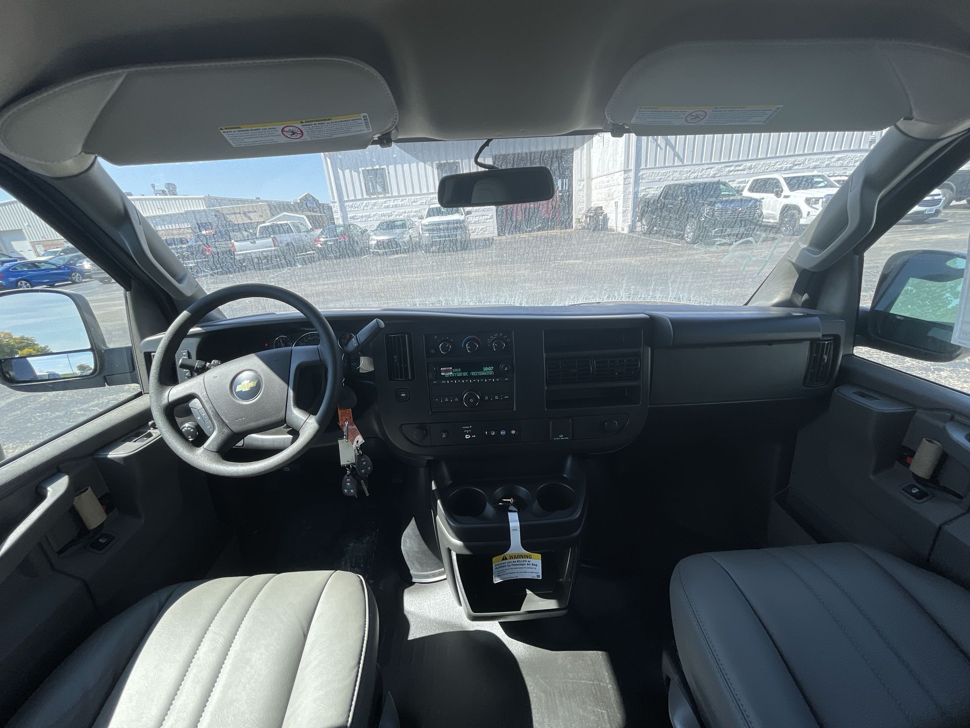 2025 Chevrolet Express Cargo 3500 photo 29