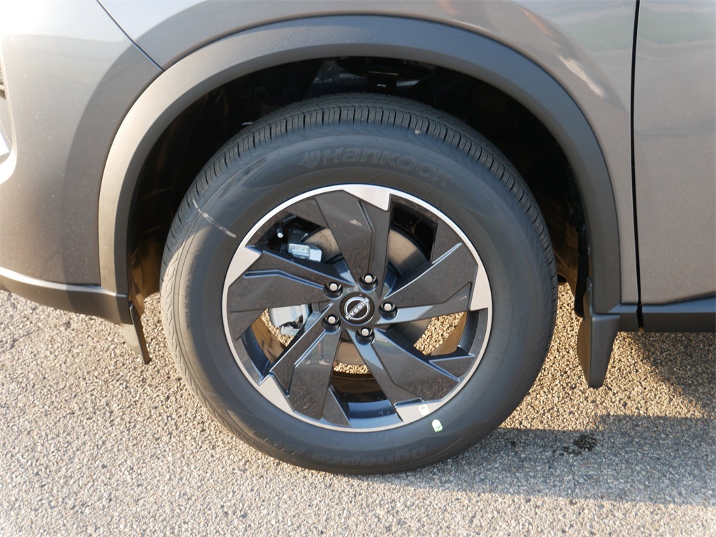 2026 Nissan Rogue SV AWD photo 4
