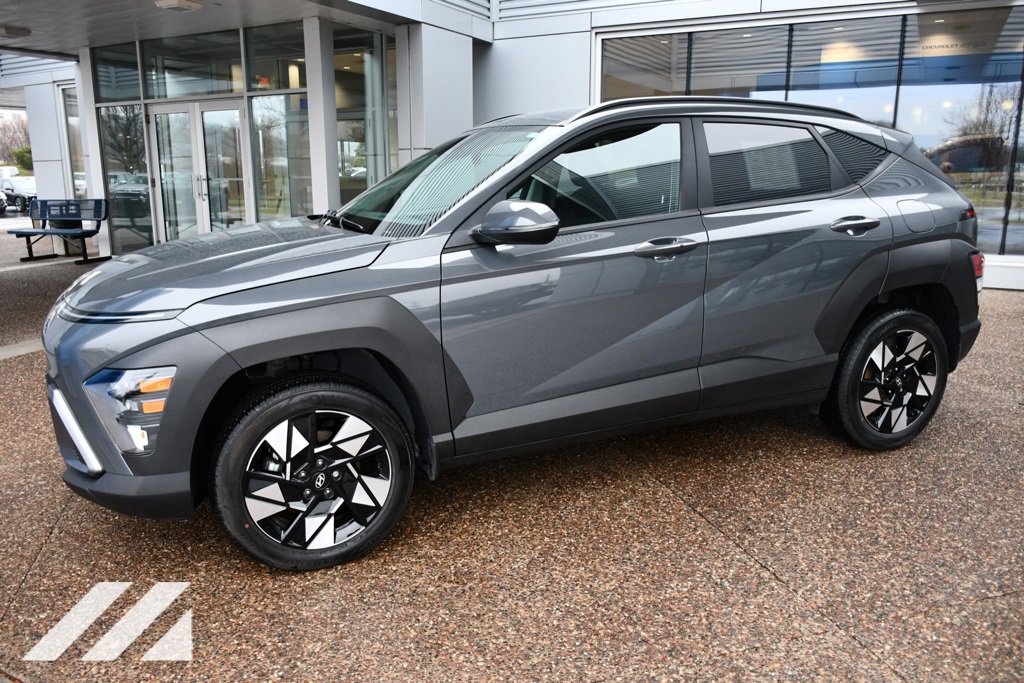2025 Hyundai Kona SEL photo 2