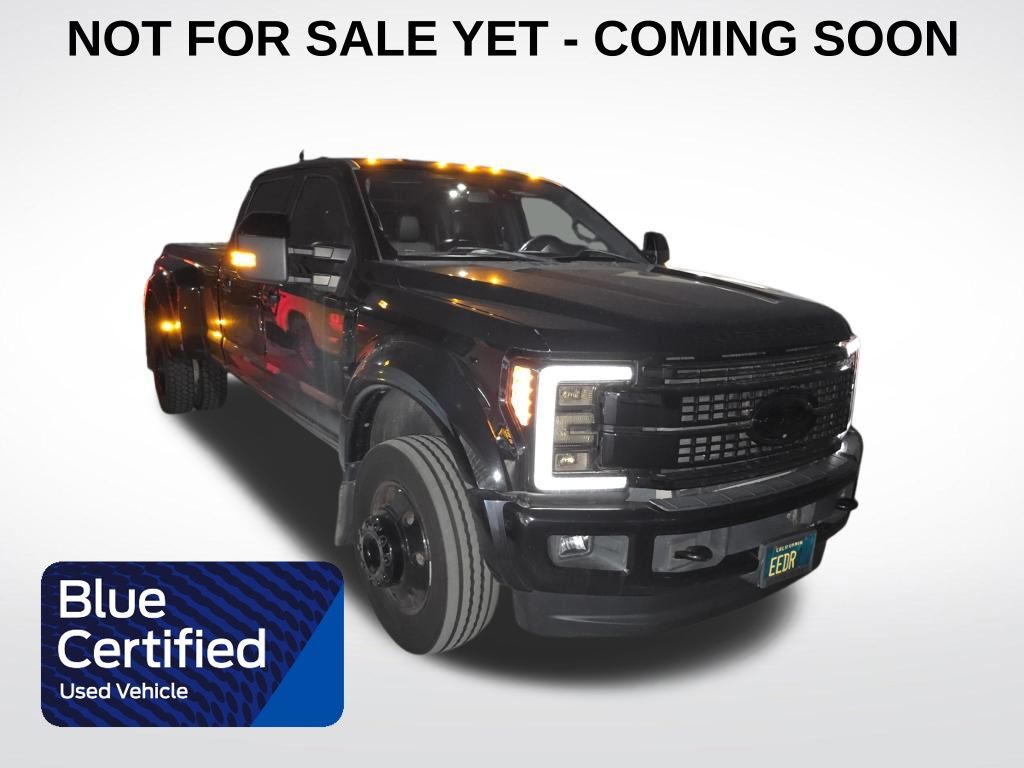 2017 Ford F-450 Super Duty Platinum's photo