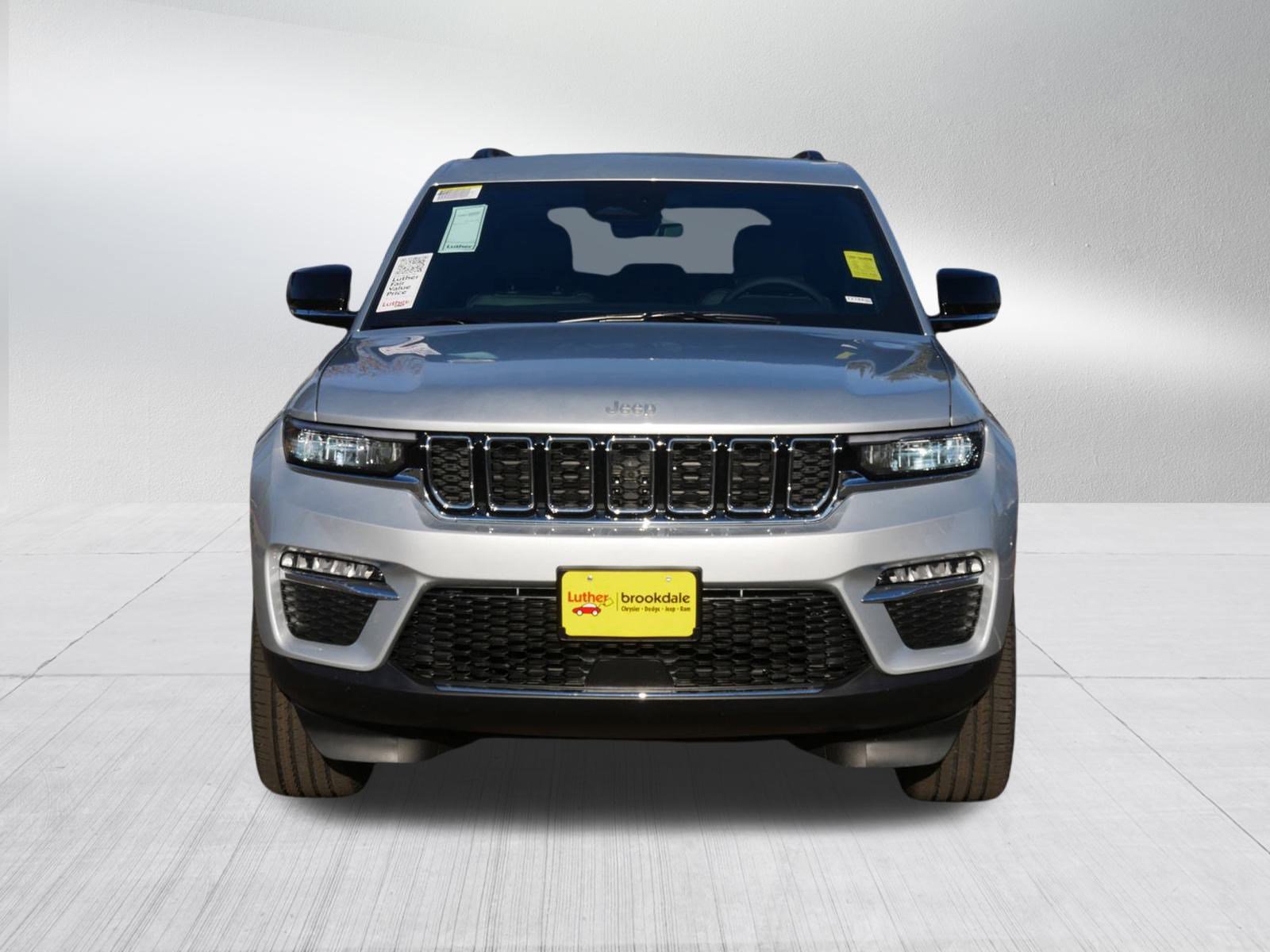 2025 Jeep Grand Cherokee Limited photo 2