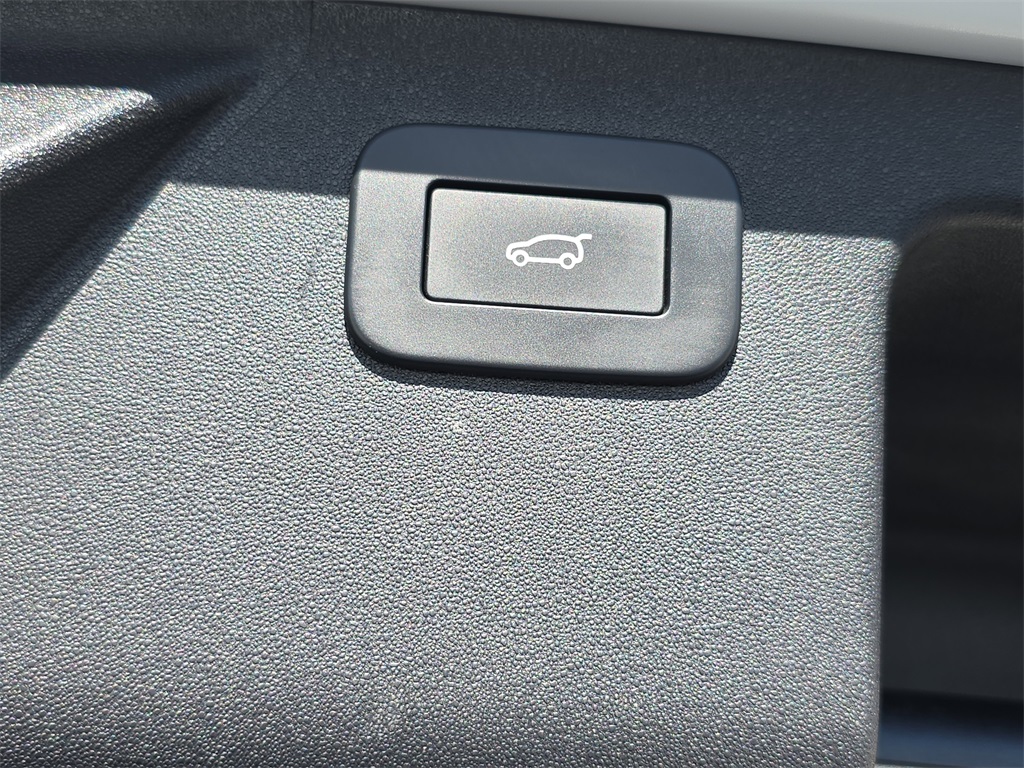 2023 Land Rover Discovery Sport S photo 13