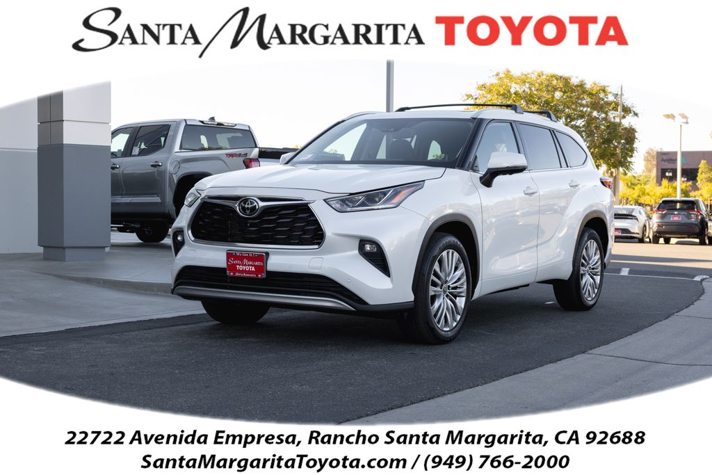 2023 Toyota Highlander Platinum's photo