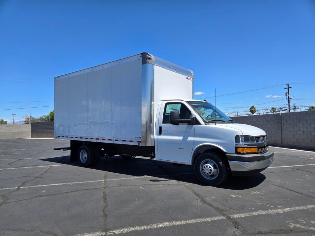 2024 Chevrolet Express Cutaway Base's photo