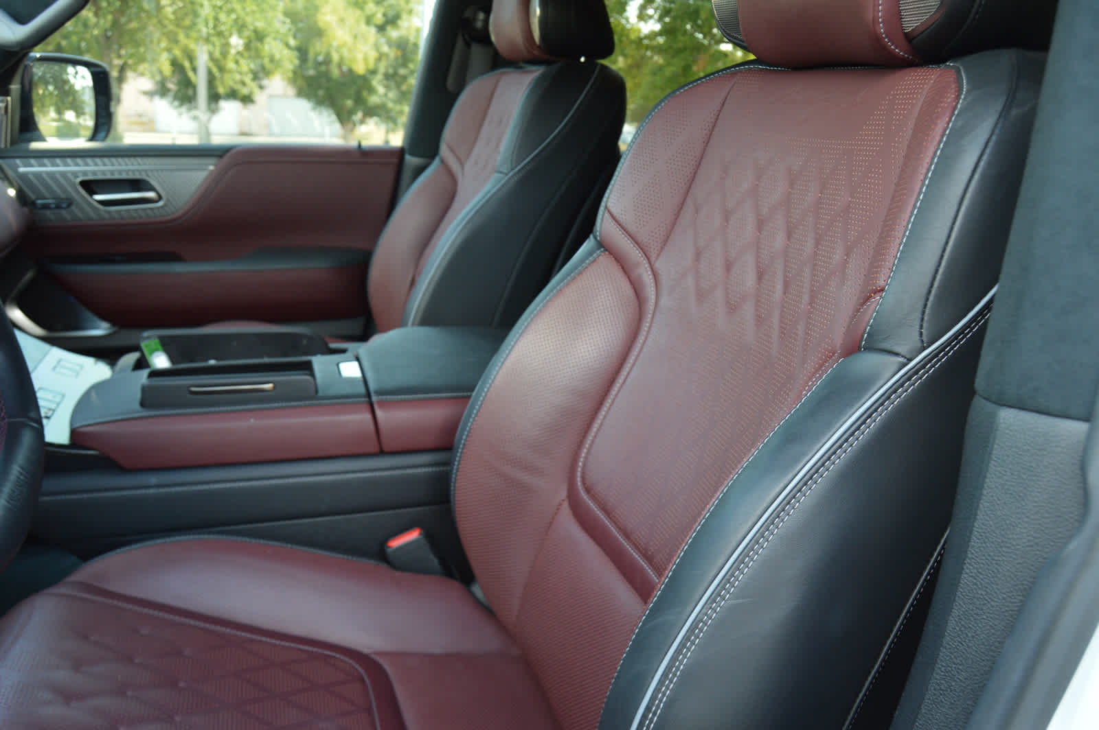 2025 Infiniti QX80 photo 9