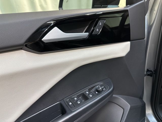 2025 Volkswagen Taos S photo 10
