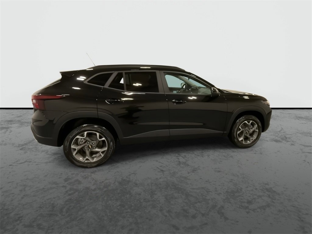 2025 Chevrolet Trax LT photo 9