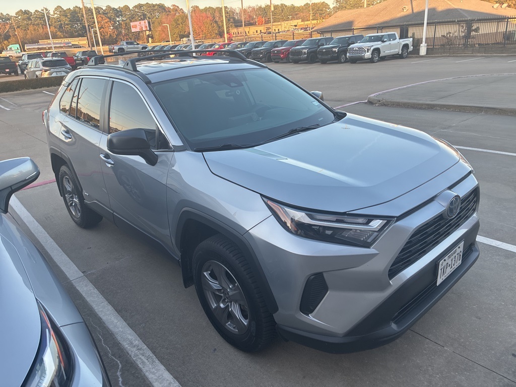 2024 Toyota RAV4 LE's photo