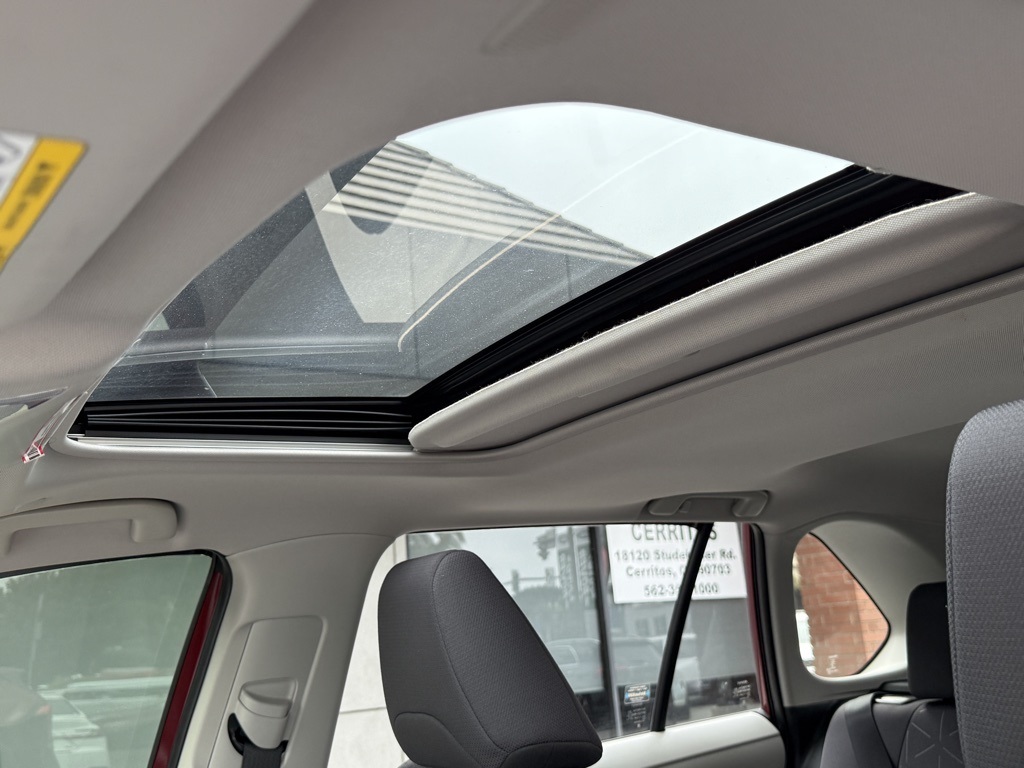 2023 Toyota RAV4 Hybrid XLE photo 17