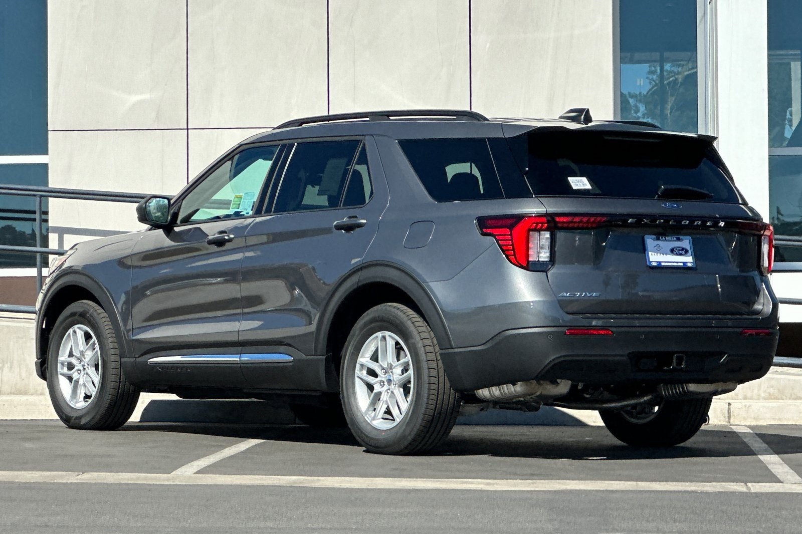 2025 Ford Explorer photo 5
