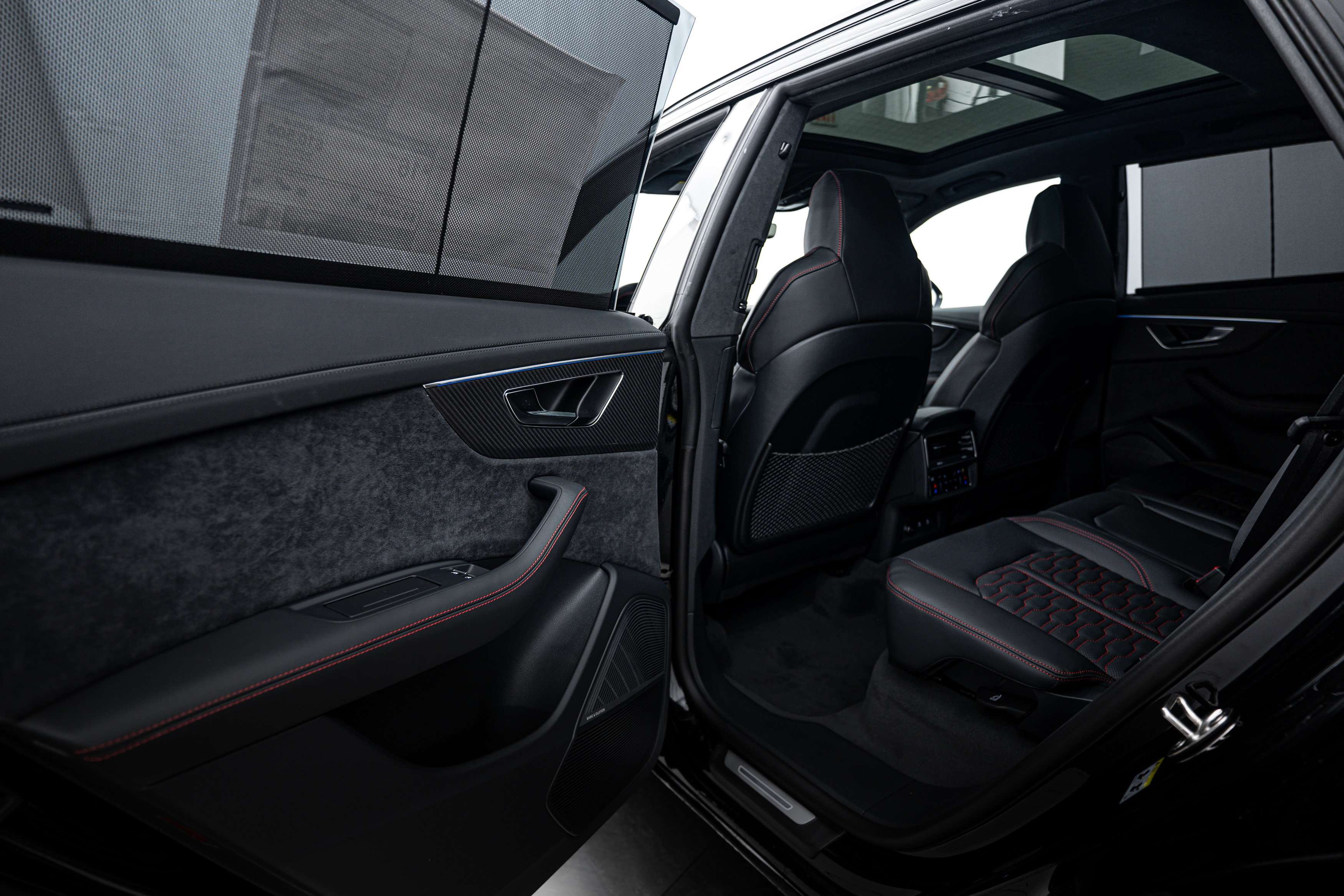 2025 Audi RS Q8 photo 18
