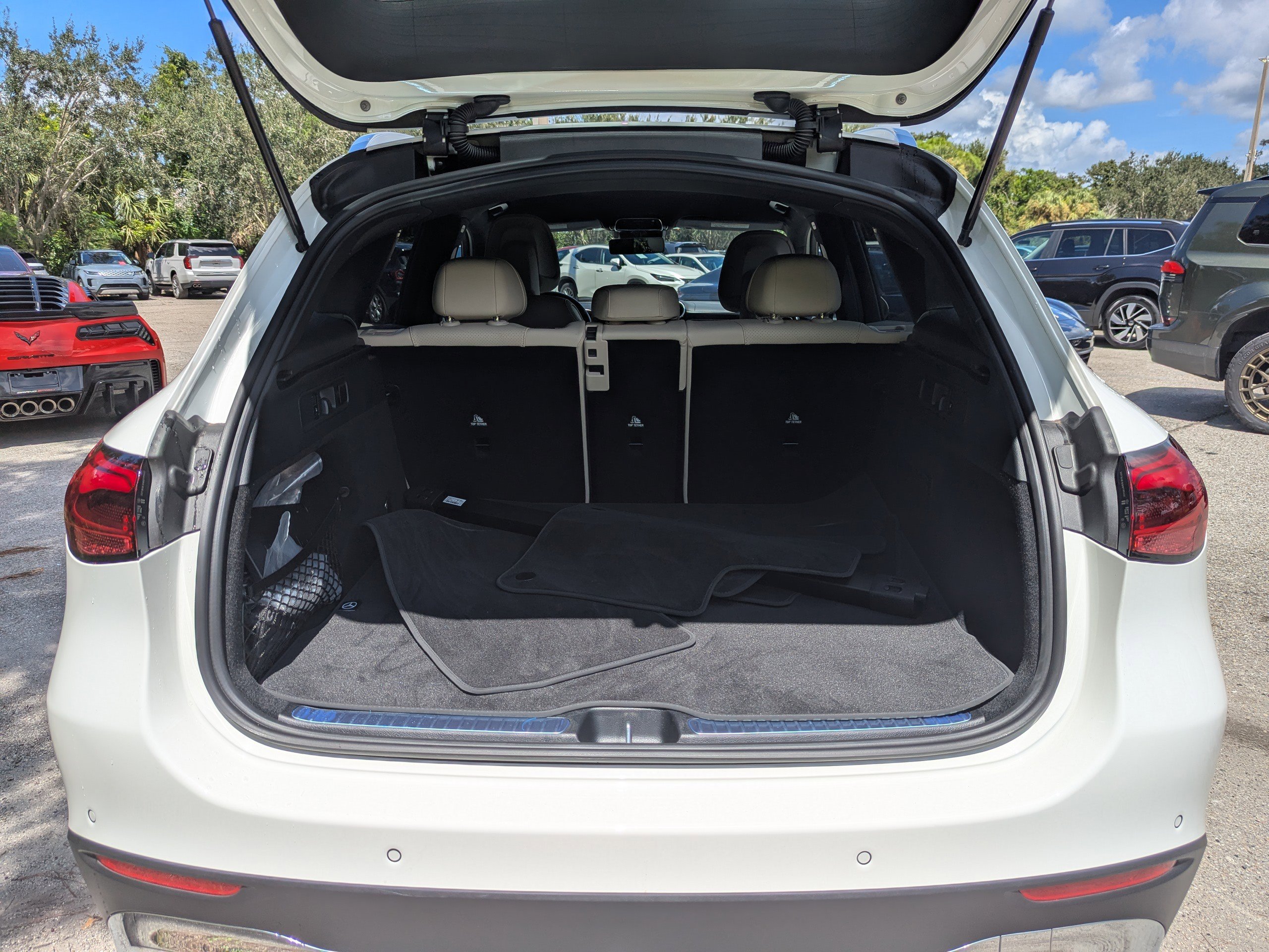 2025 Mercedes Benz GLC 300 4MATIC photo 9
