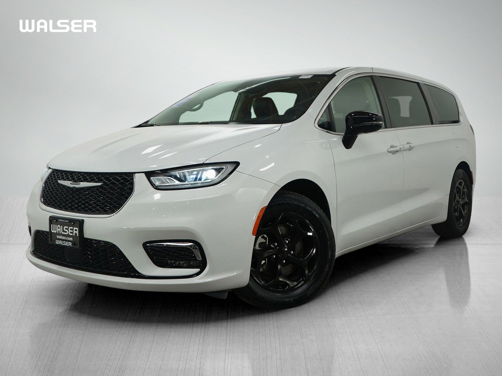 2024 Chrysler Pacifica Limited's photo