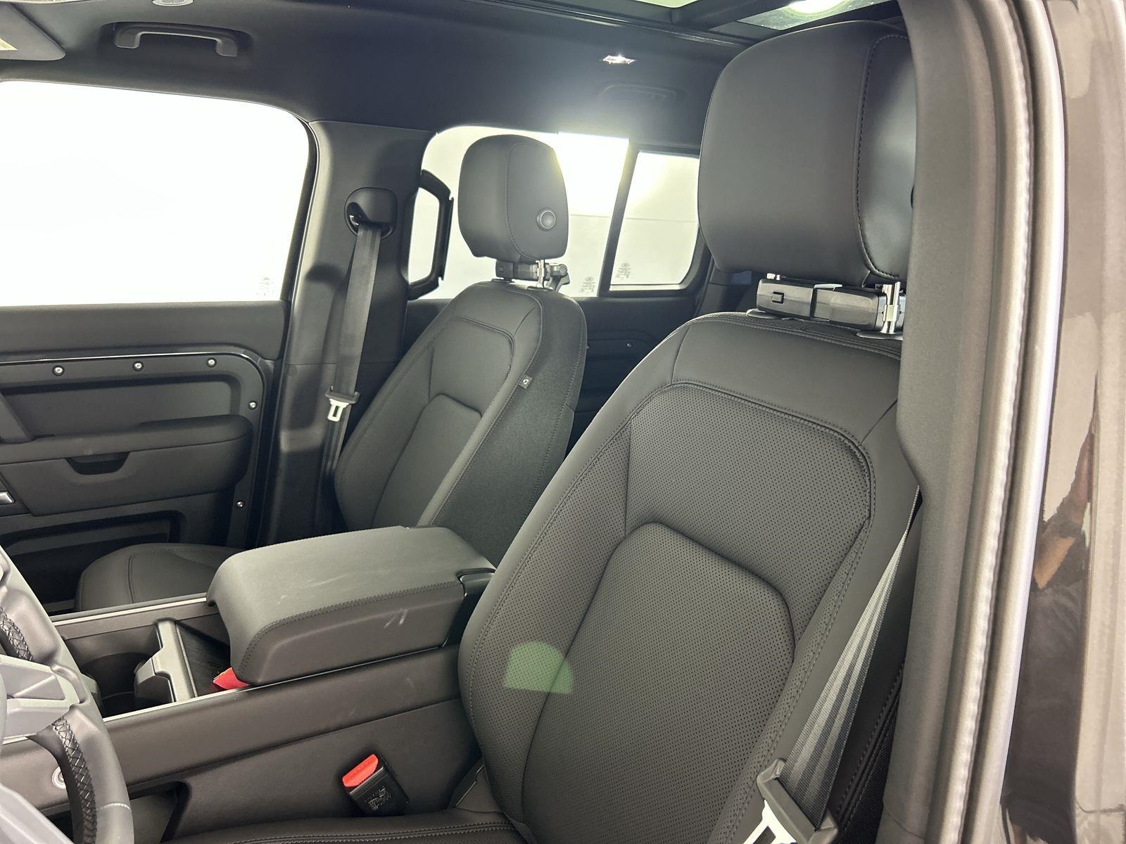 2025 Land Rover Defender 110 S photo 24