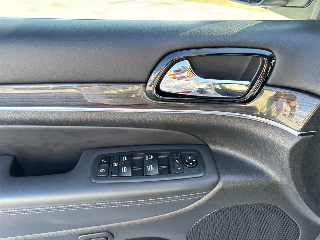 2020 Jeep Grand Cherokee Overland photo 19