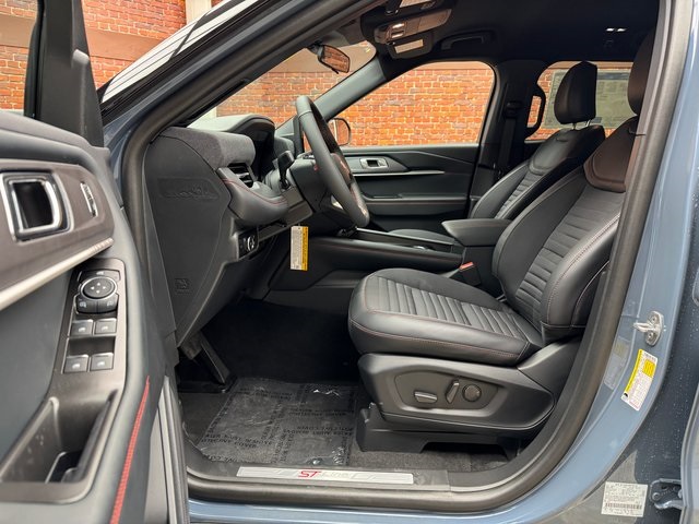 2025 Ford Explorer ST-Line photo 21