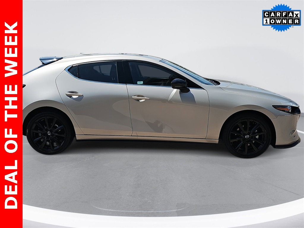 2022 Mazda Mazda3 Premium Plus photo 2