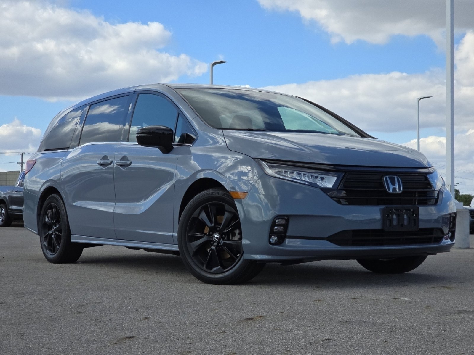 2023 Honda Odyssey Sport photo 2