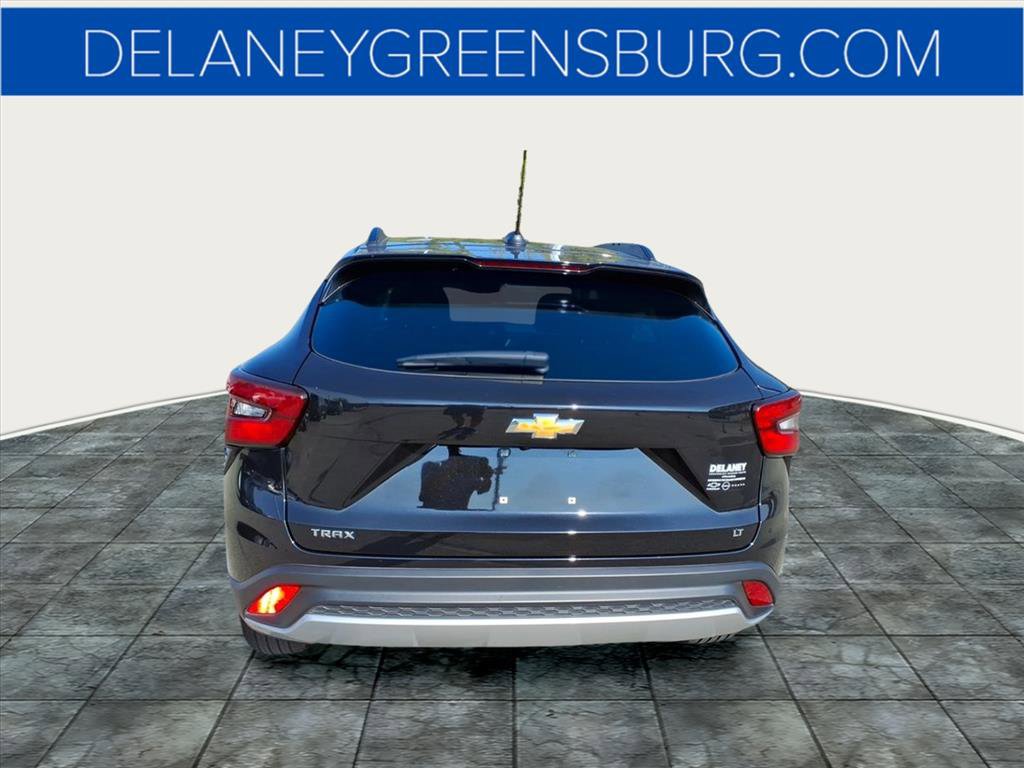 2025 Chevrolet Trax LT photo 4