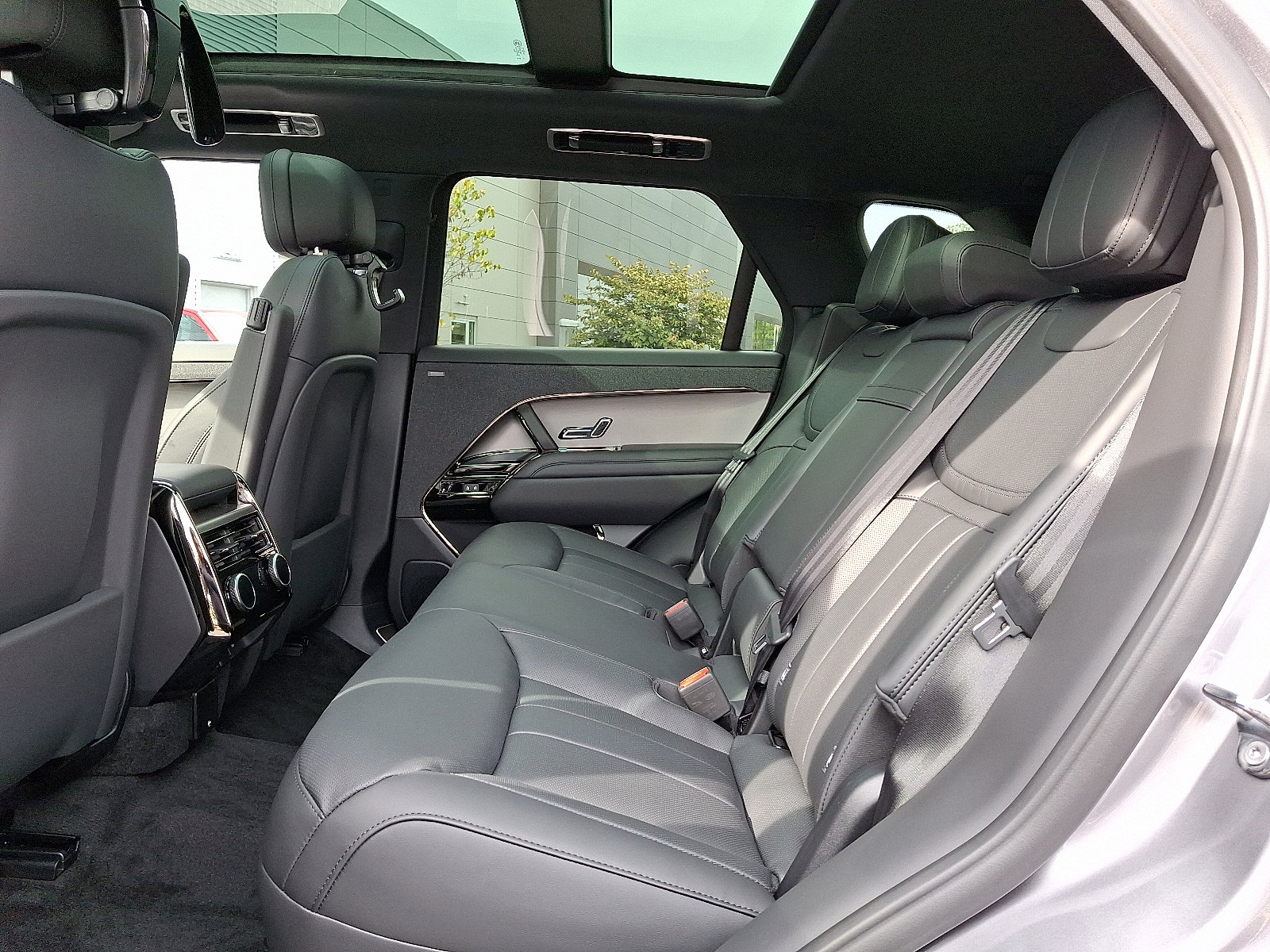 2025 Land Rover Range Rover Sport P400 Dynamic SE photo 7