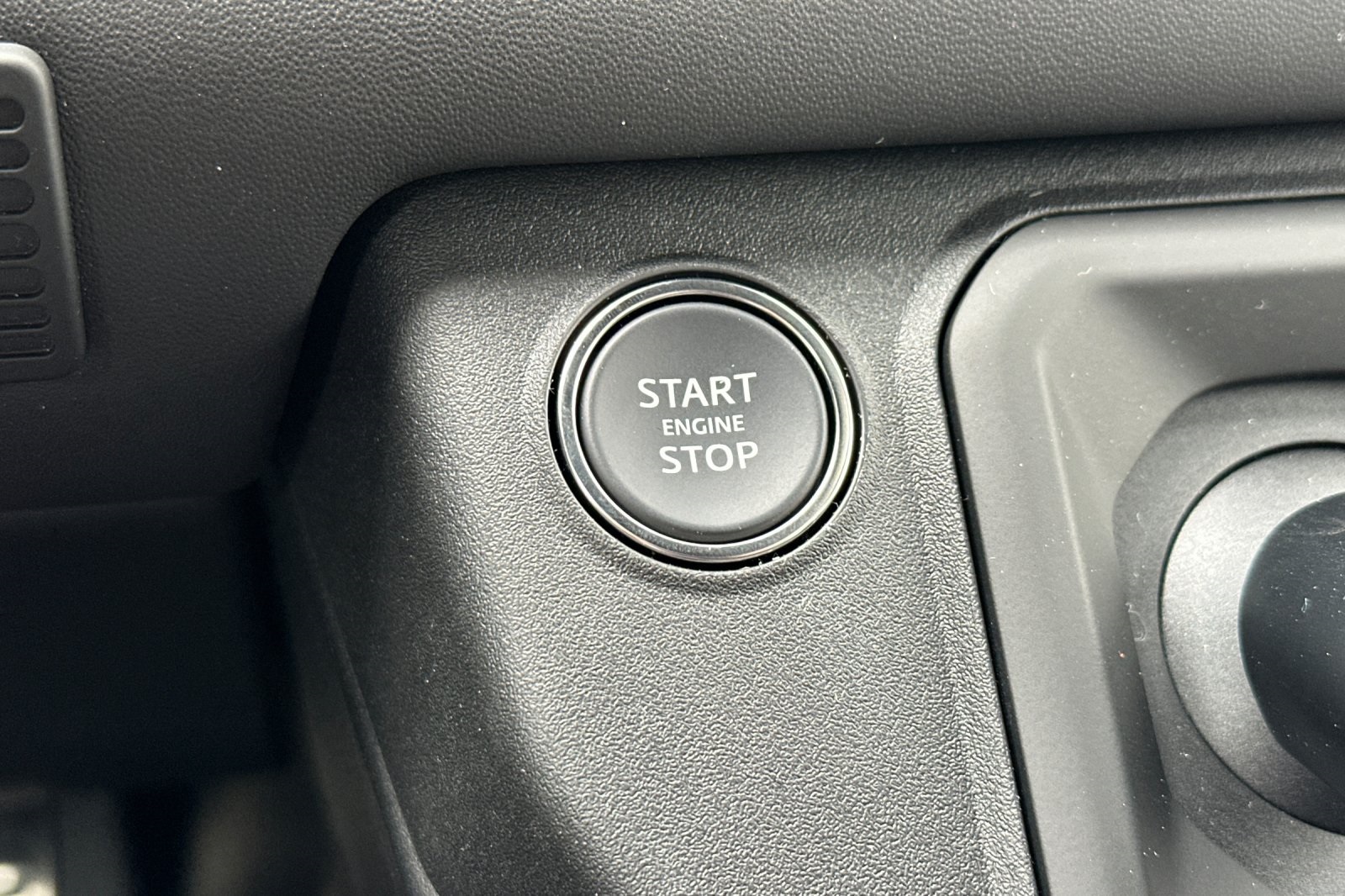 2025 Land Rover Defender 110 X photo 23