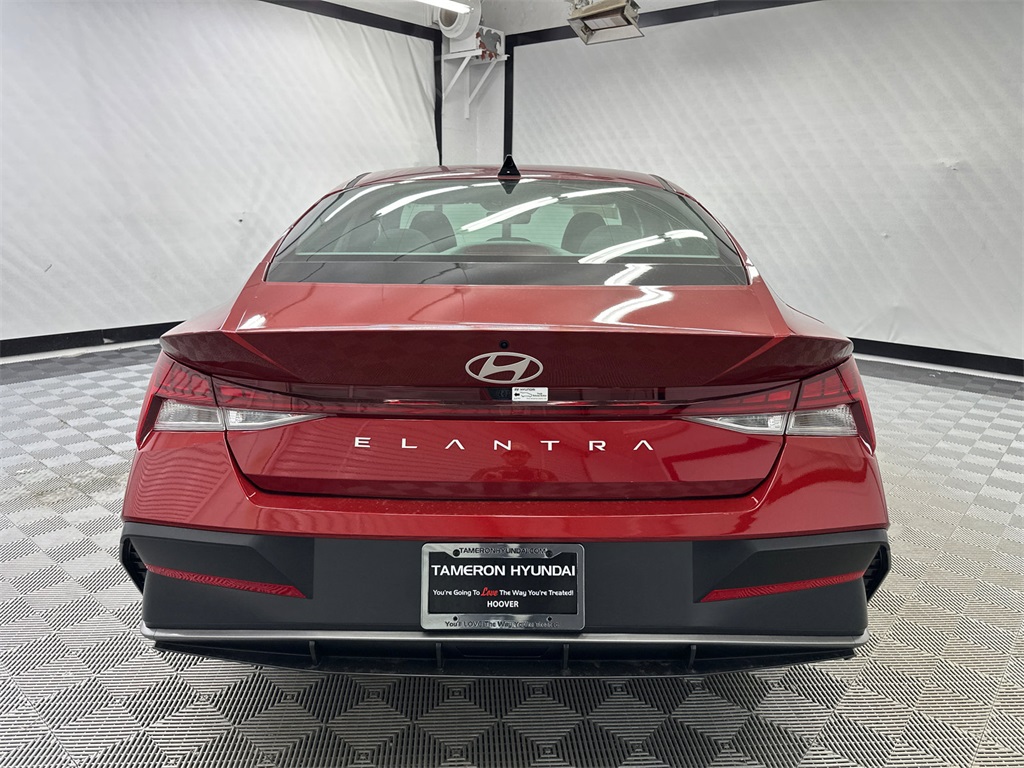 2025 Hyundai Elantra SEL Convenience photo 4