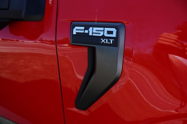 2023 Ford F-150 XLT photo 2