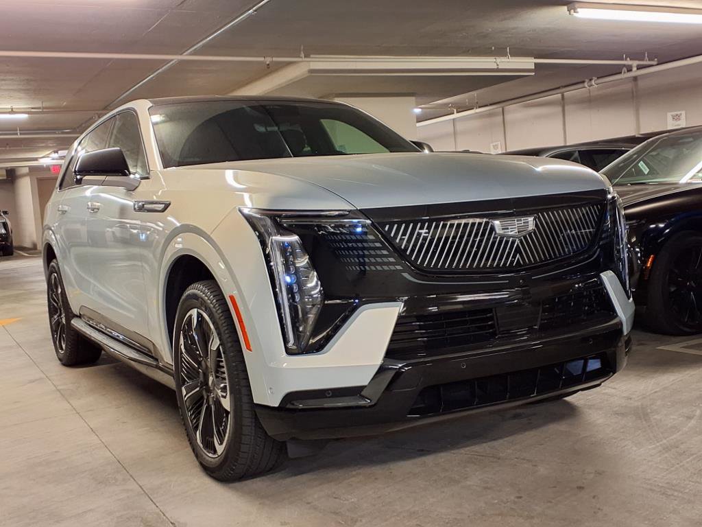 2026 Cadillac Escalade Luxury photo 3