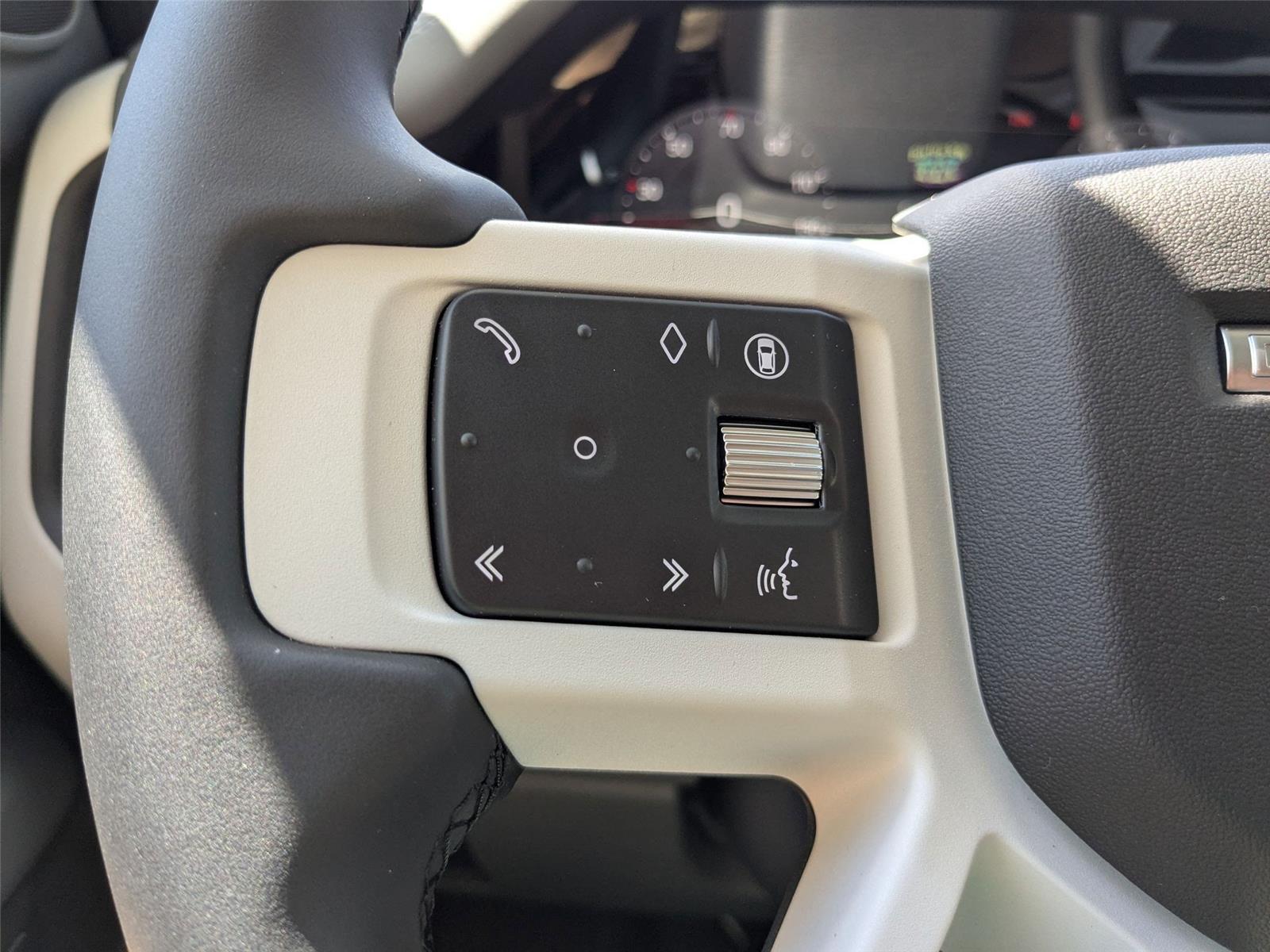 2025 Land Rover Defender 110 S photo 17