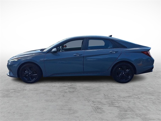 2023 Hyundai Elantra SEL photo 6