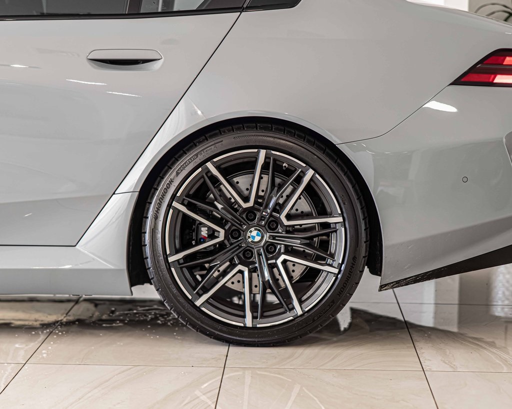 2025 BMW M5 - Image 7