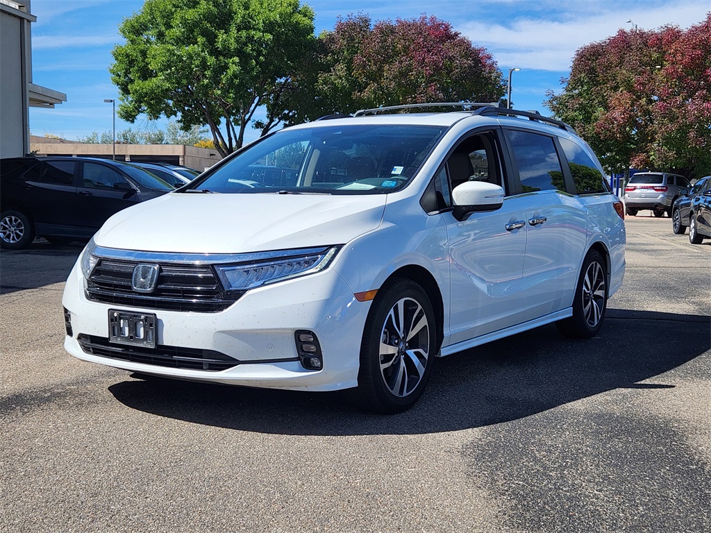 2023 Honda Odyssey Touring photo 2