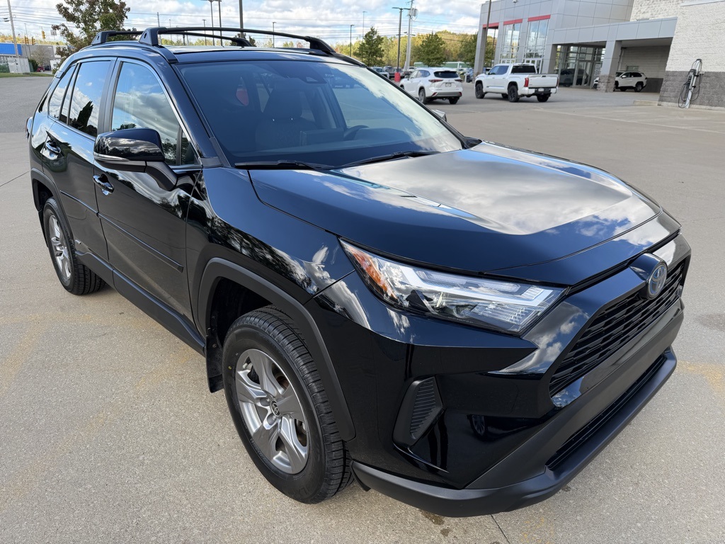 2024 Toyota RAV4 Hybrid XLE photo 2