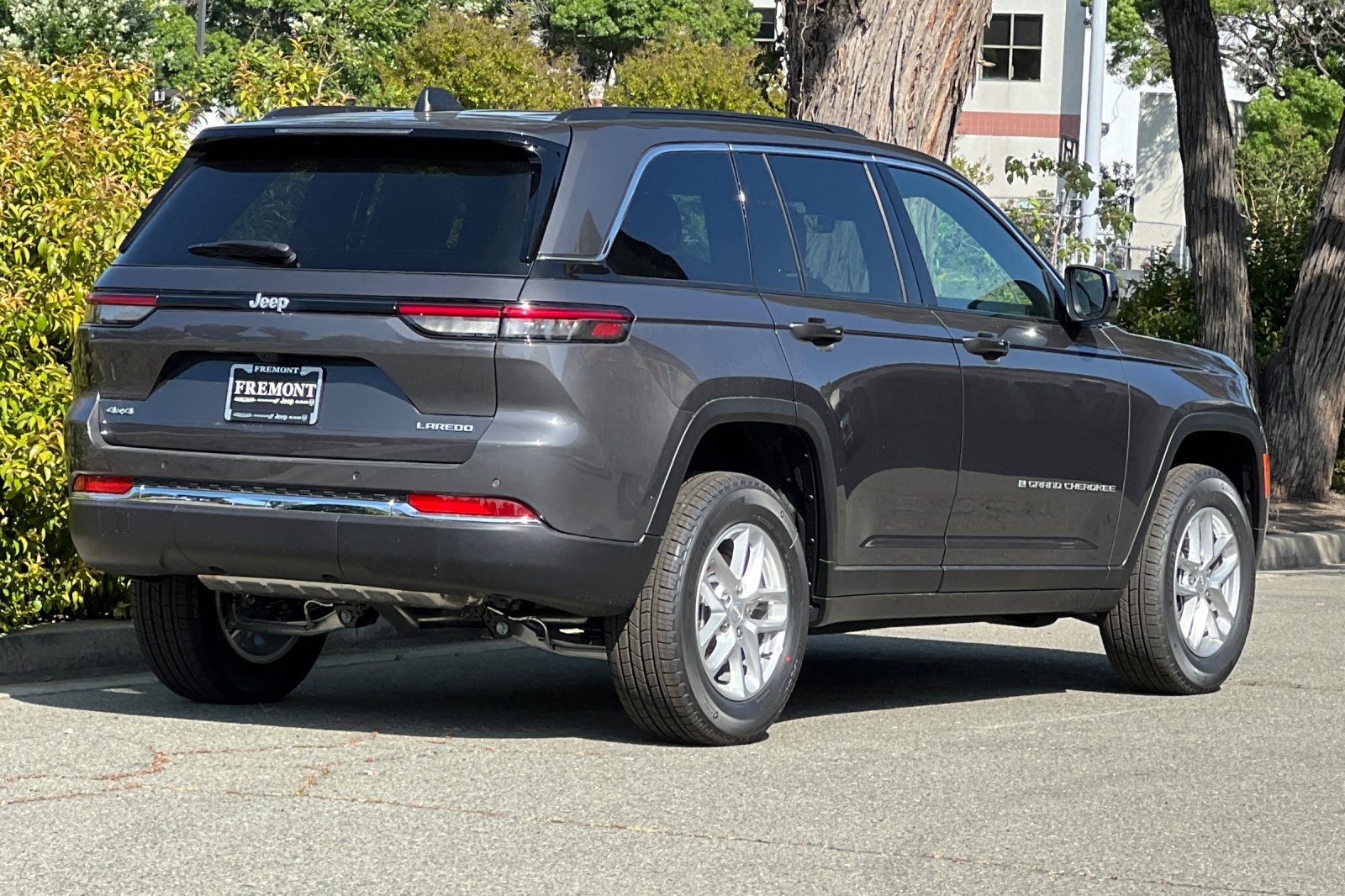 2025 Jeep Grand Cherokee Laredo X photo 3
