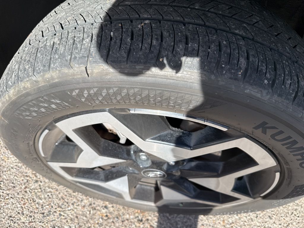 2024 Hyundai Santa Cruz Limited photo 2