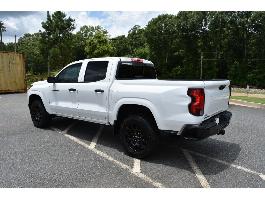 2025 Chevrolet Colorado LT photo 2