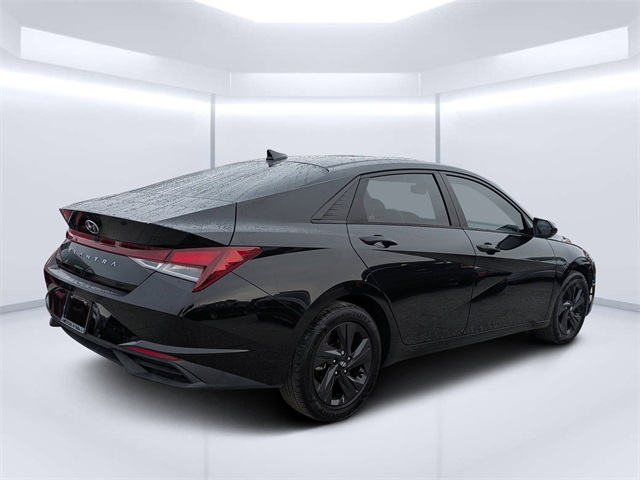 2021 Hyundai Elantra SEL photo 3