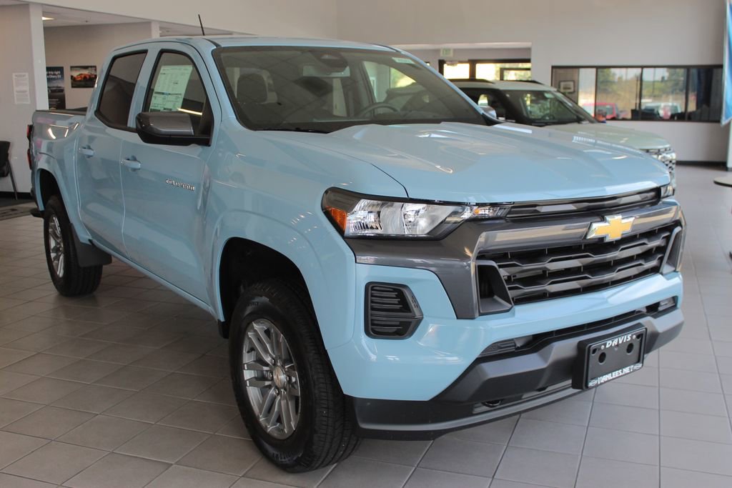 2025 Chevrolet Colorado Work Truck LT photo 2