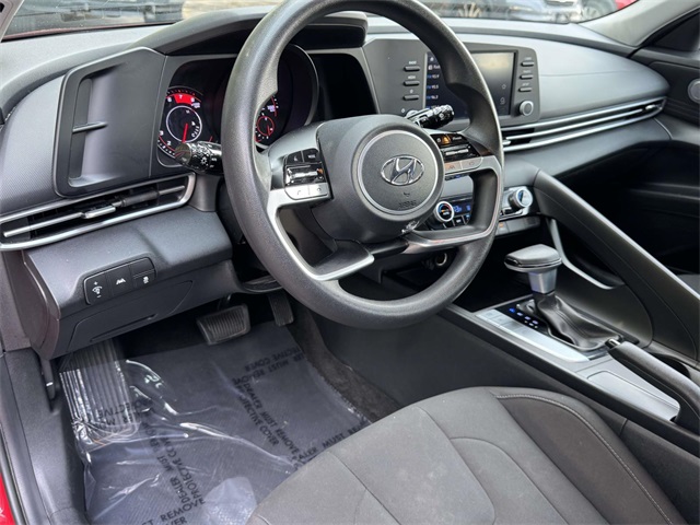 2023 Hyundai Elantra SEL photo 2