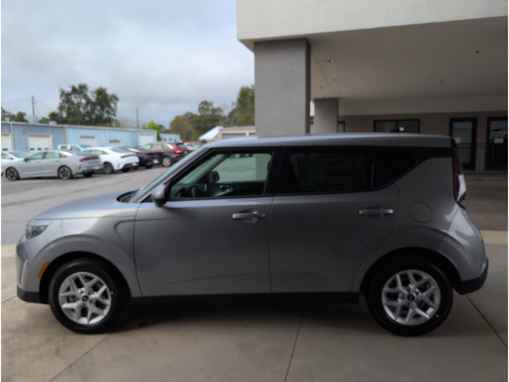 2025 Kia Soul LX S photo 2