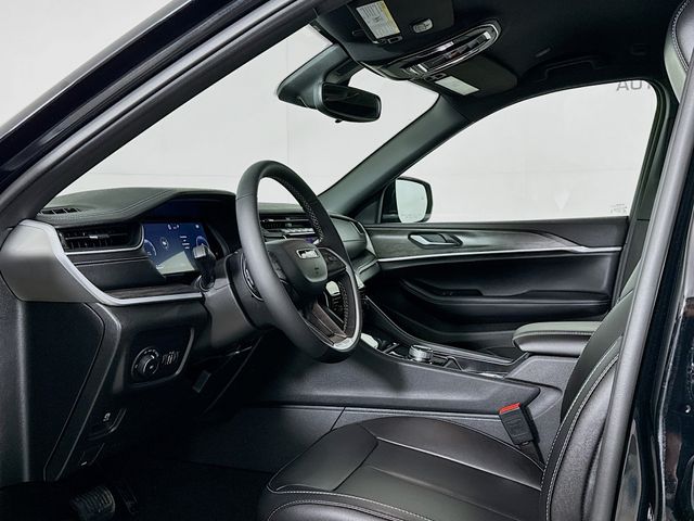 2025 Jeep Grand Cherokee Limited photo 4