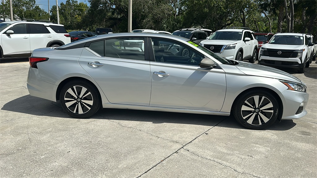 2022 Nissan Altima 2.5 SV photo 8