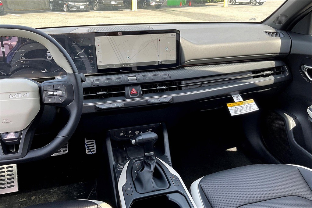 2025 Kia K4 GT-Line Turbo photo 7