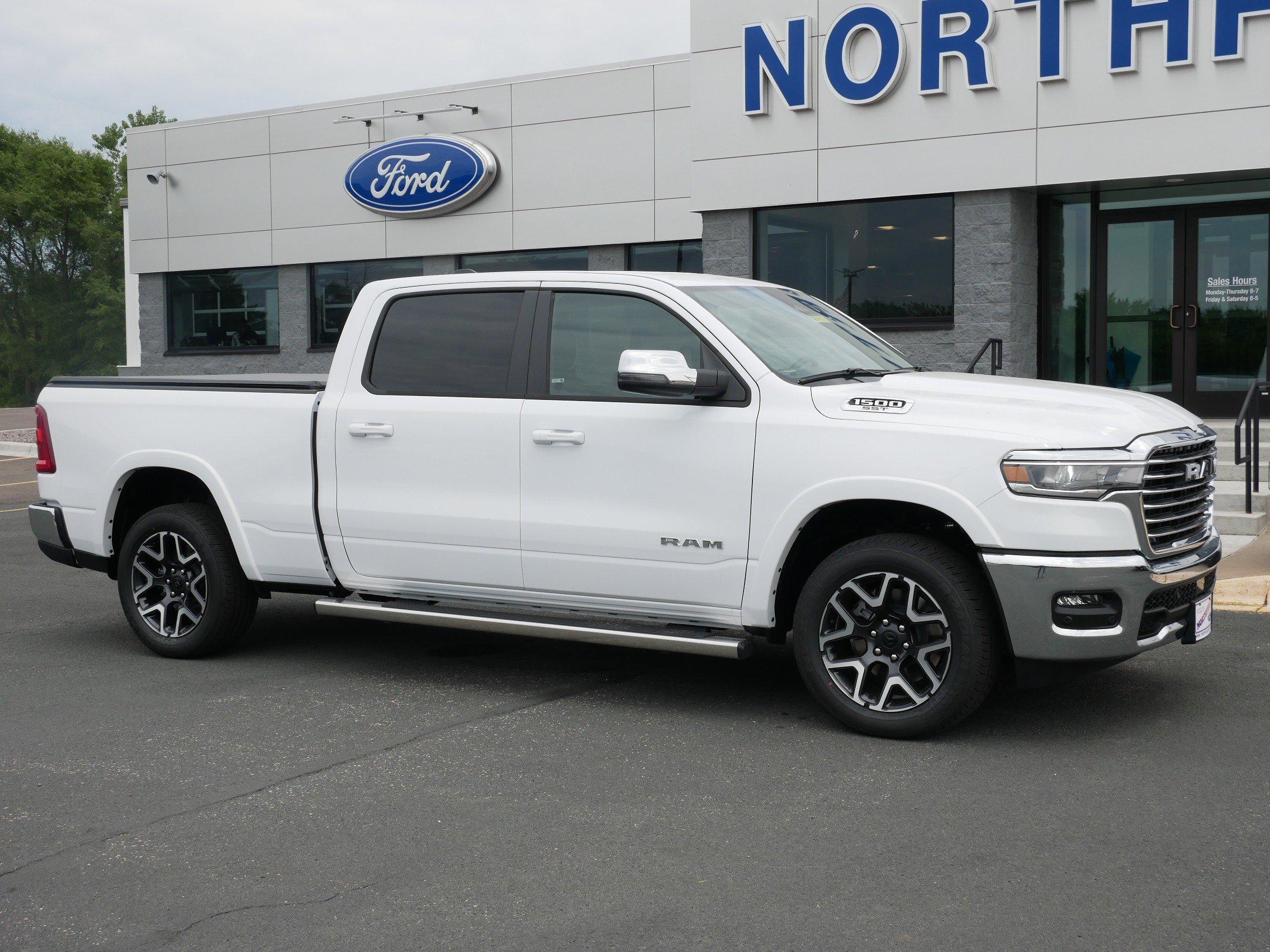 2025 Ram 1500 Laramie photo 2