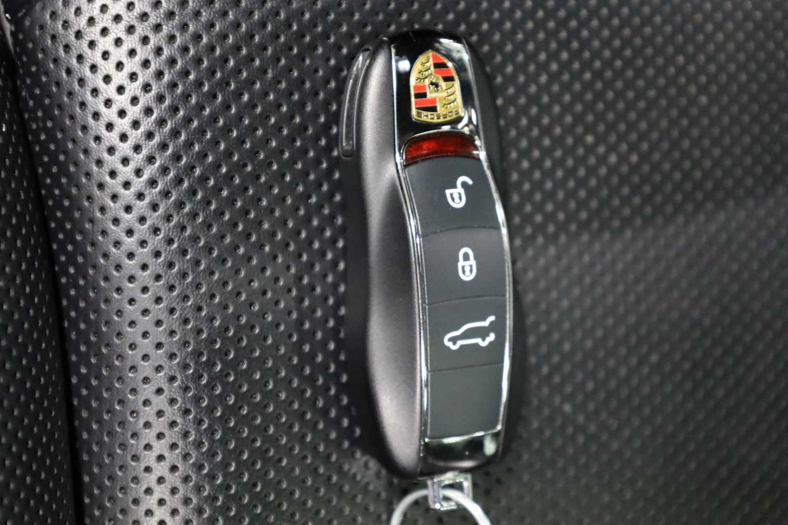 2017 Porsche Cayenne S E-Hybrid Platinum Edition photo 33