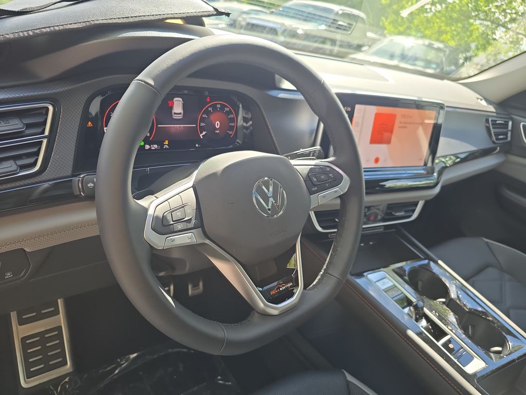 2025 Volkswagen Atlas Peak Edition SE photo 4