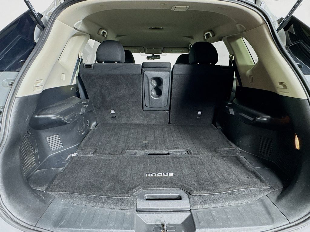 2015 Nissan Rogue SV photo 29